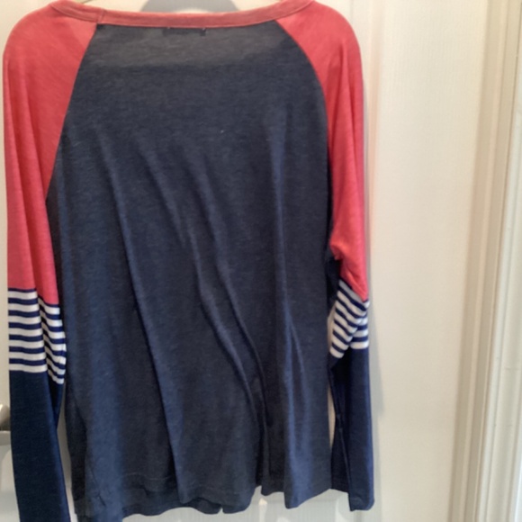 Woman's Size 2x top - Picture 5 of 7